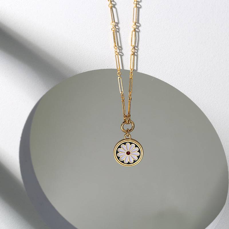 Daisy Delight Pendant Necklace