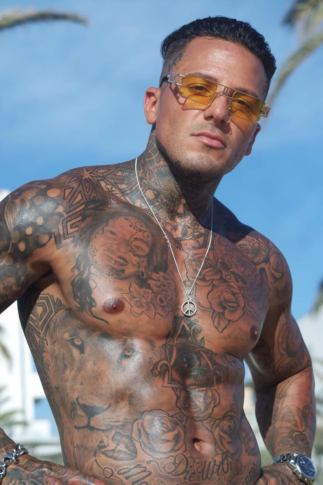 Chic Aviator-Style Sunglasses